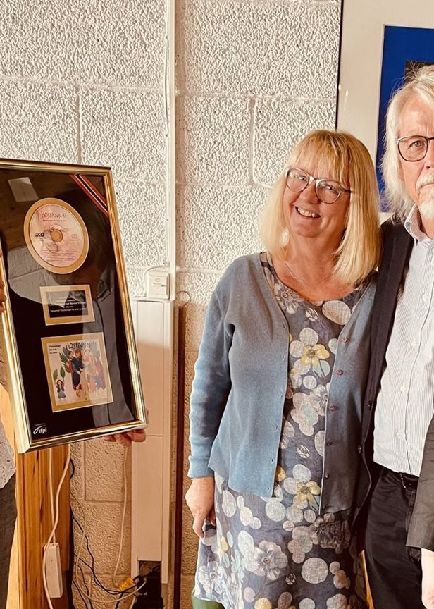 Påskeplate solgt til gull